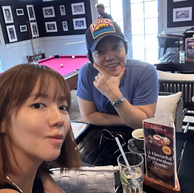 이범수가 넓은 수영장 딸린 저택의 풍...